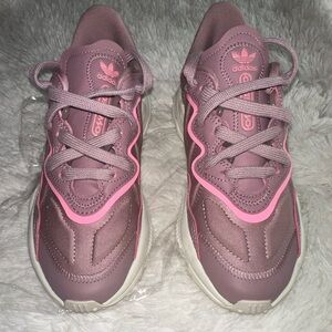 ADIDAS ORIGINALS
OLDER GIRLS OZWEEGO